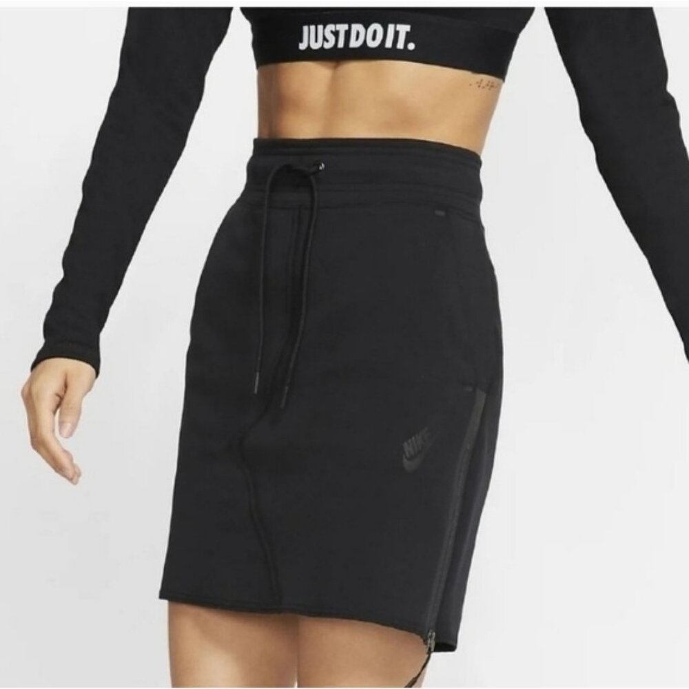 NEW- Nike Black NSW Tech Fleece Skirt